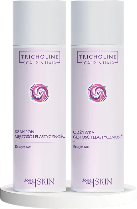 Zestaw Kolagenowy Gęstość i Elastyczność z linii TRICHOLINE Scalp & Hair: szampon i odżywka w jasnoliliowych butelkach z białymi nakrętkami na białym podeście